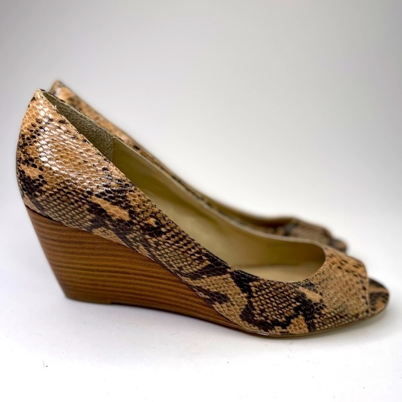 Ellen Tracy Women’s Snakeskin Wedges - Picture 1 of 8
